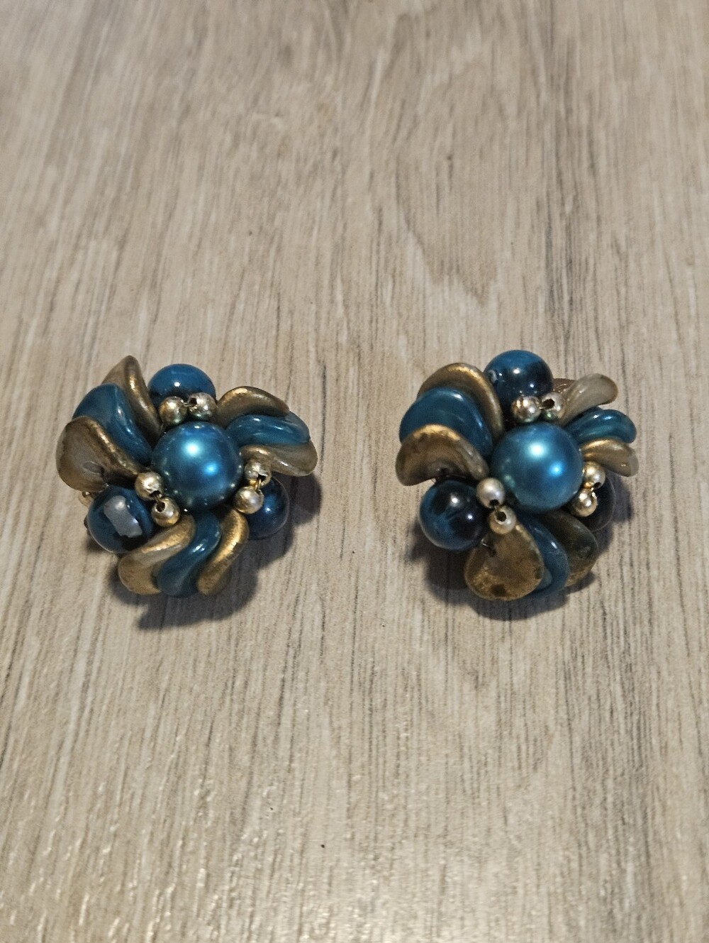 Vintage Mid-century Cluster Clip-on Earrings Hong Kong
